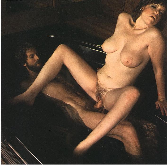 11P Vintage bisexual threesome porn pics