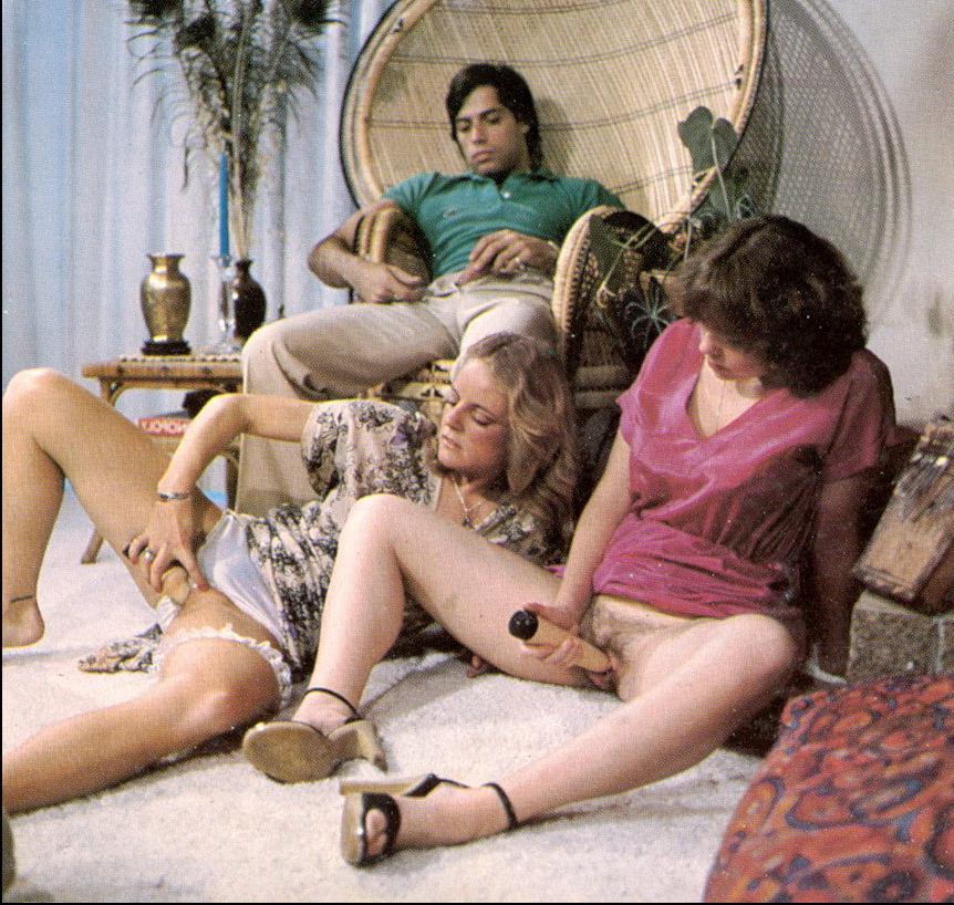 11P Vintage bisexual threesome porn pics