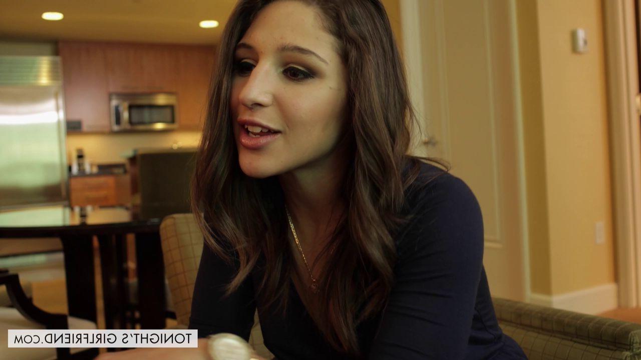15P Curvy escort Abella Danger doing a client