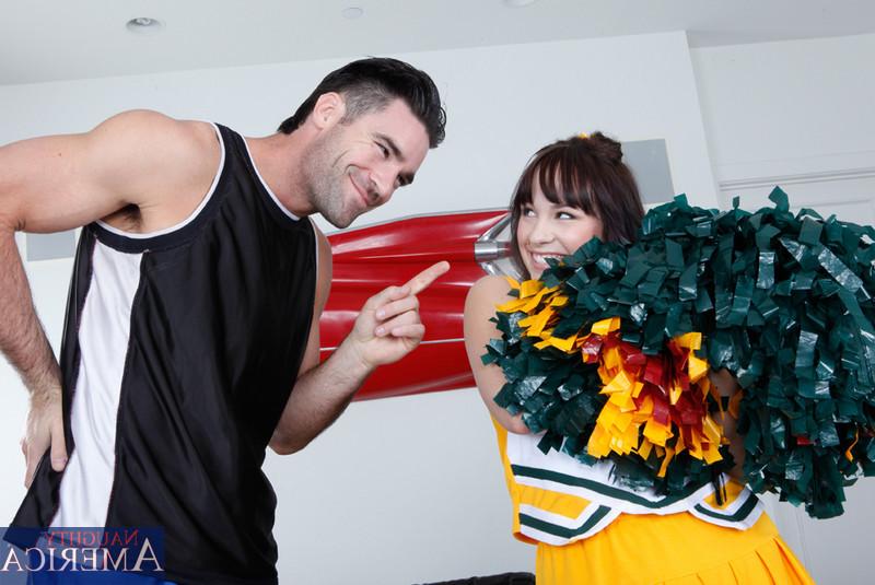 14P Lindy Lane is one horny ass cheergirl
