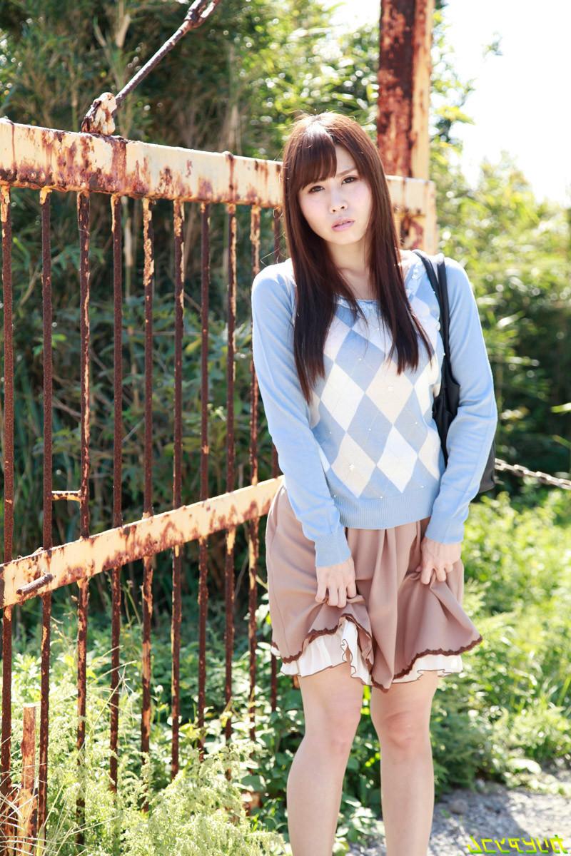 25P Curvy Japanese Girl Fucked Outside The Fence