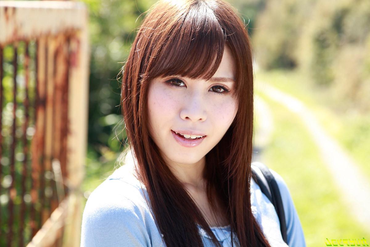 25P Curvy Japanese Girl Fucked Outside The Fence