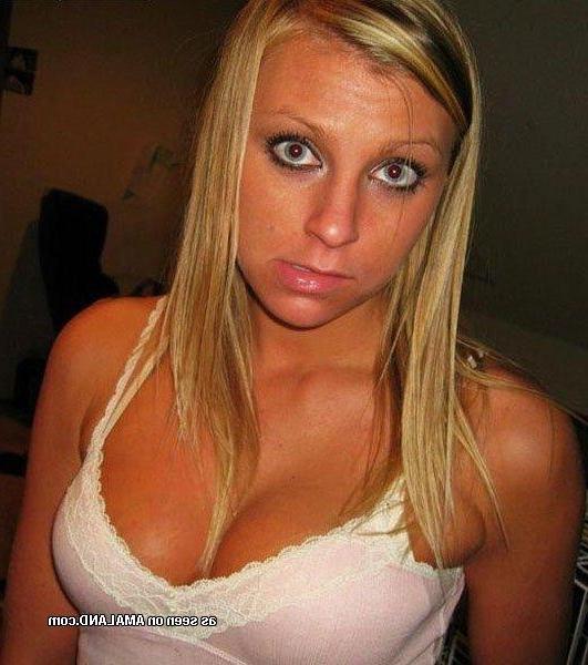15P Horny blonde bimbo giving a nice hot blowjob