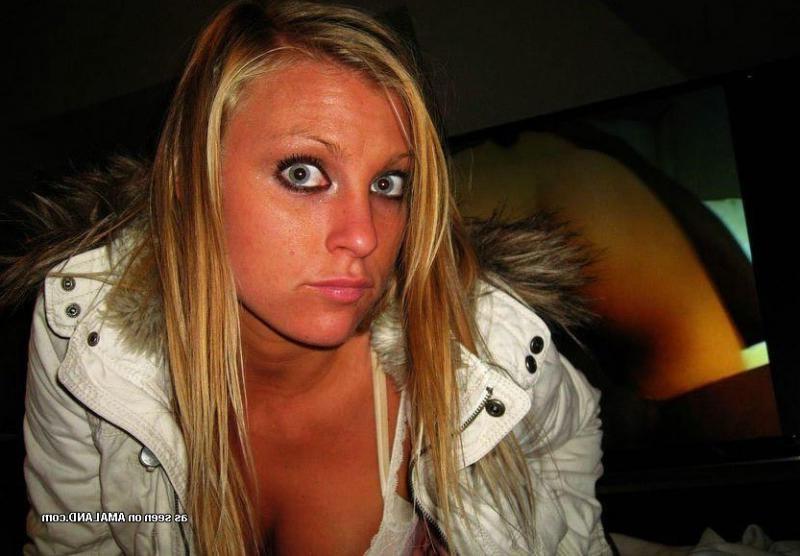 15P Horny blonde bimbo giving a nice hot blowjob