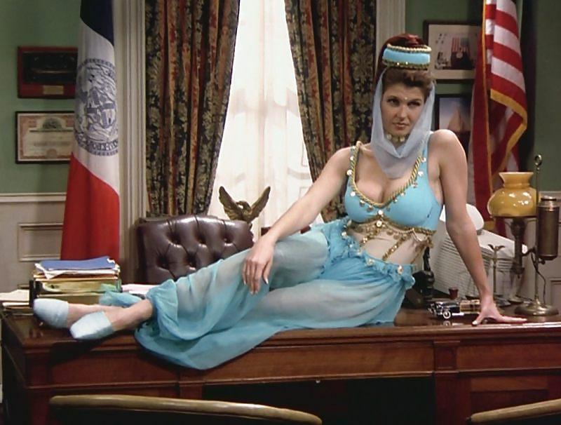25P Connie Britton Glamour, Nude, Caps 
