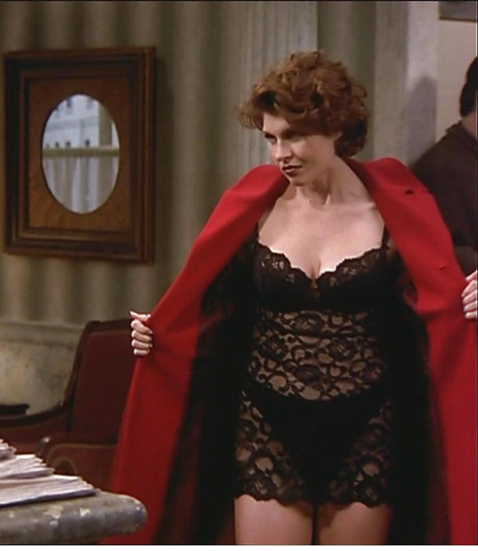 25P Connie Britton Glamour, Nude, Caps 