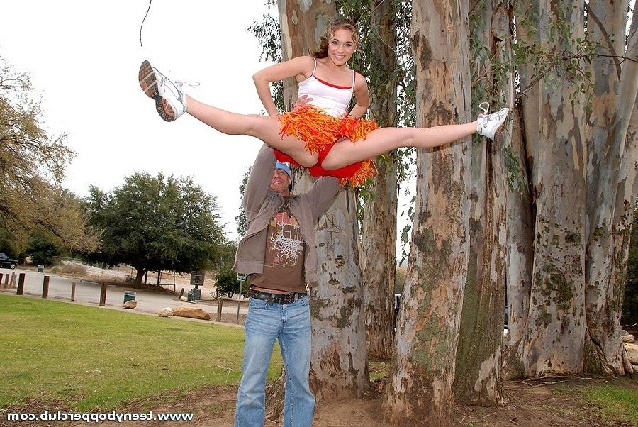 15P 18 year old cheerleader shows flexibility in between sheets