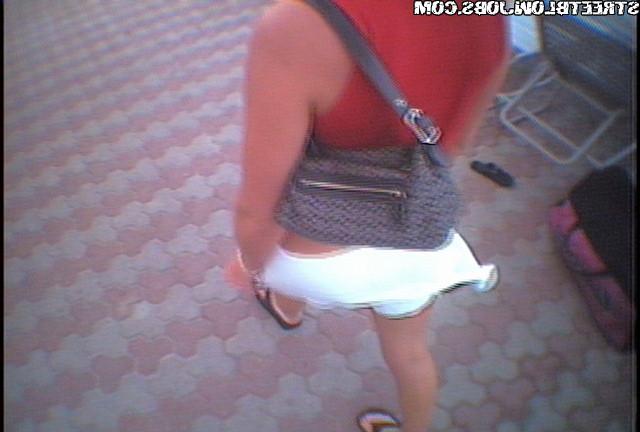 15P Random babe give up her pussy in public bathroom