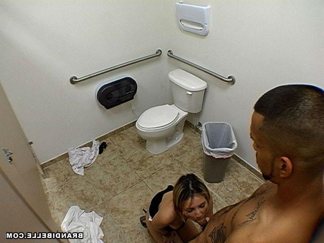 17P Babe with a spy cam filming a couple fucking at the bathroom
