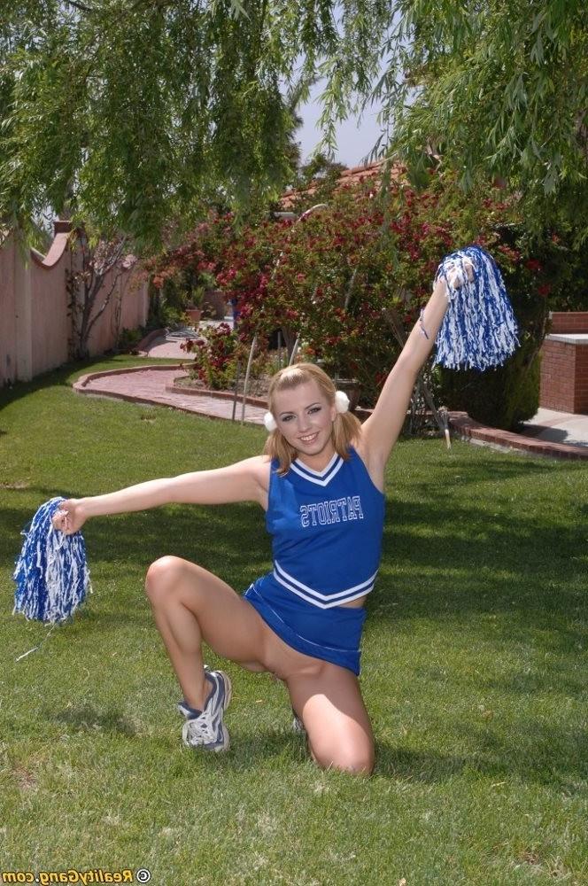16P College girl Lexi Belle in sexy cheerleader uniform get fucked