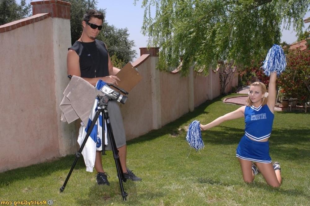 16P College girl Lexi Belle in sexy cheerleader uniform get fucked