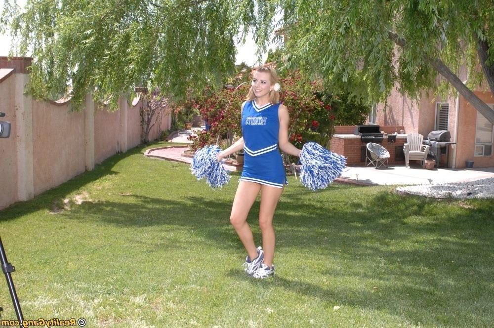 16P Hot college cheerleader Lexi Belle fucks her way into the squad