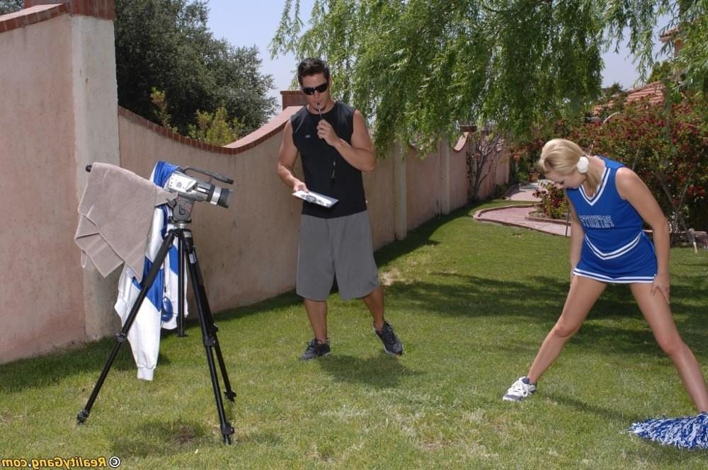 16P Hot college cheerleader Lexi Belle fucks her way into the squad