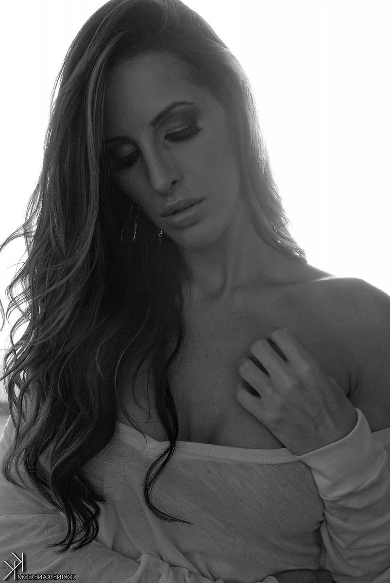 16P Kortney Kane poses in black and white glamour photos