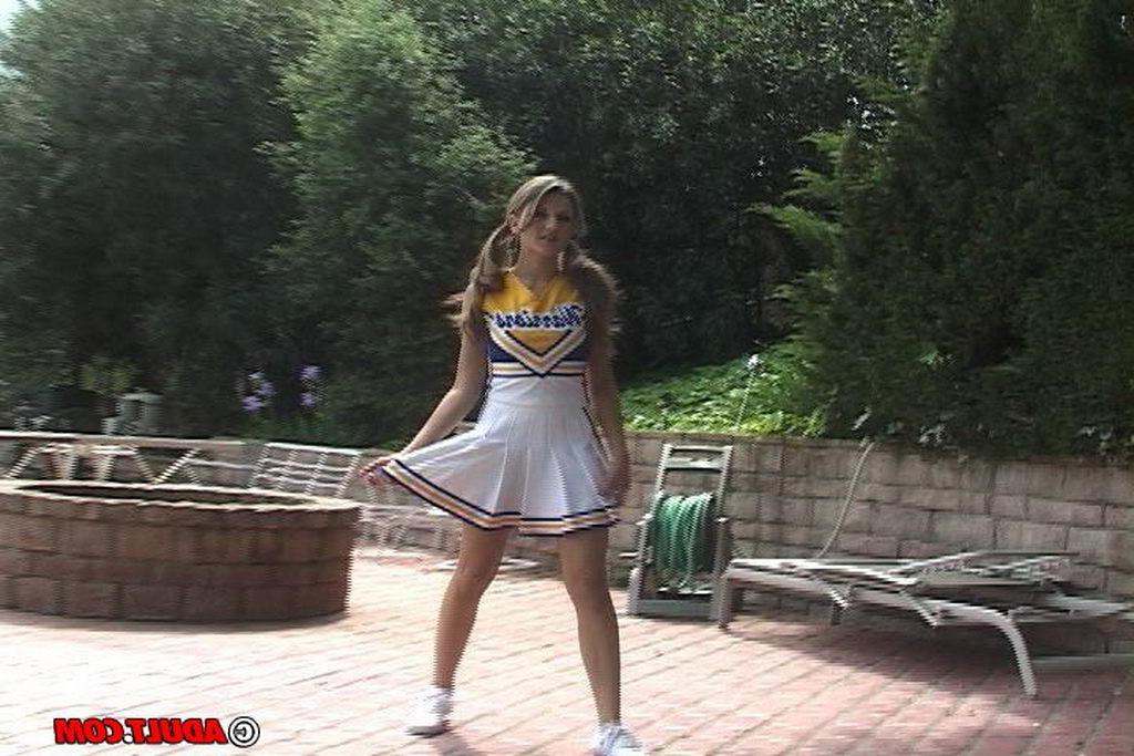 16P Cheerleader getting dicked