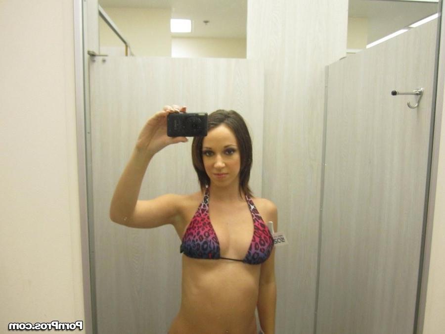 16P Jada Stevens loves to take pictures of herself