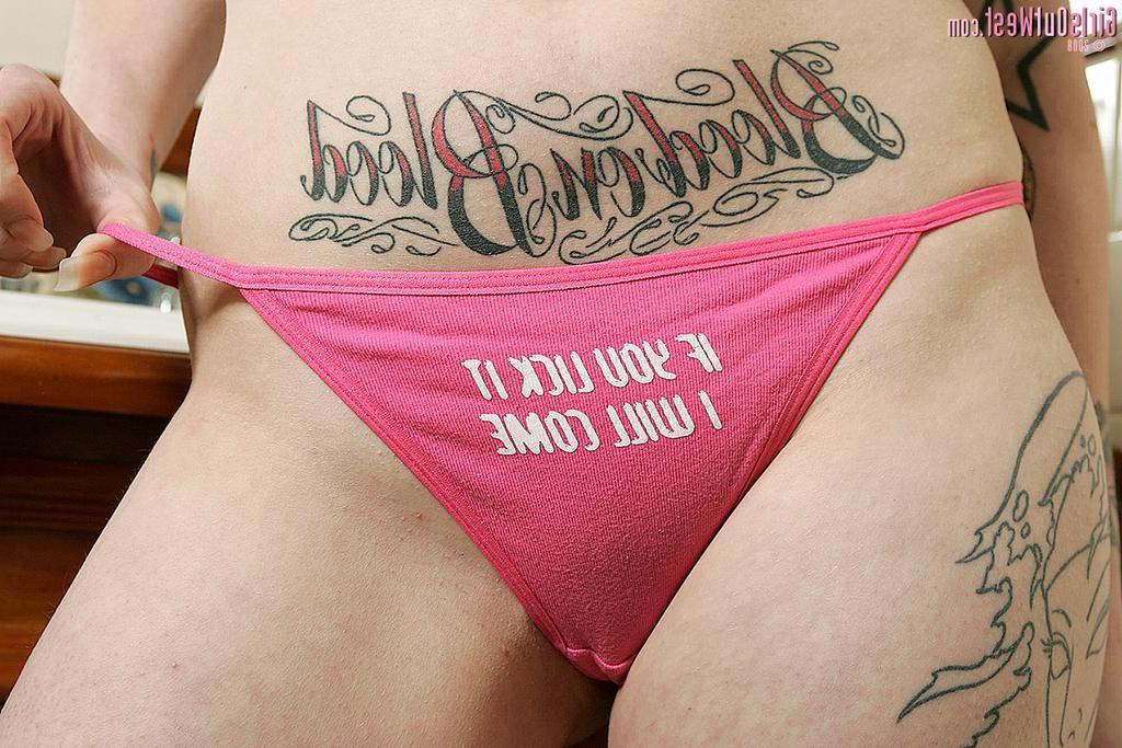 15P Tattooed and pierced amateur with big breasts strips in bathroom