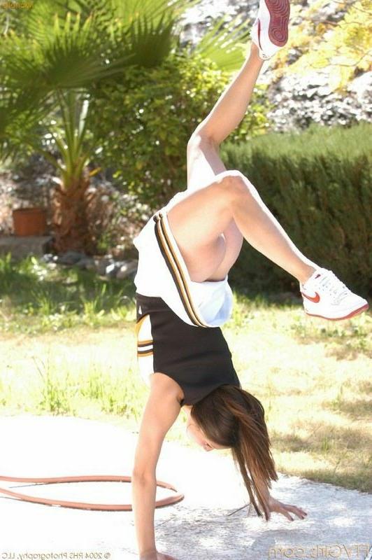 16P Cheerleader Doing Some Naughty Cheers