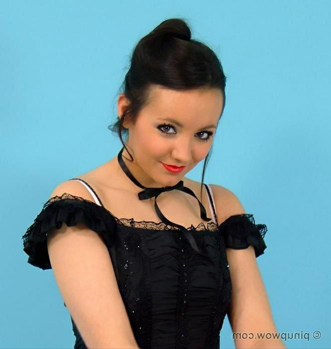 16P Raven Haired Beauty In Stockings And Lingerie
