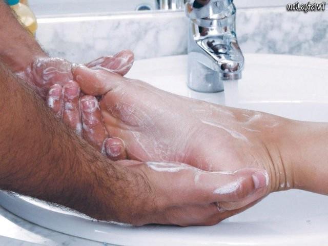 16P Sexy brunette babe giving a footjob in the bathroom