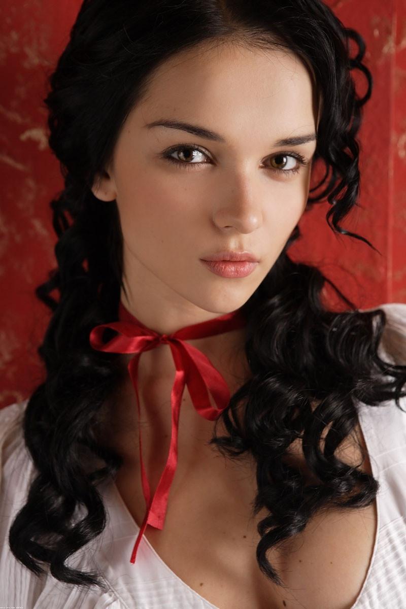 15P A hot natural big tits brunette model glamour babe