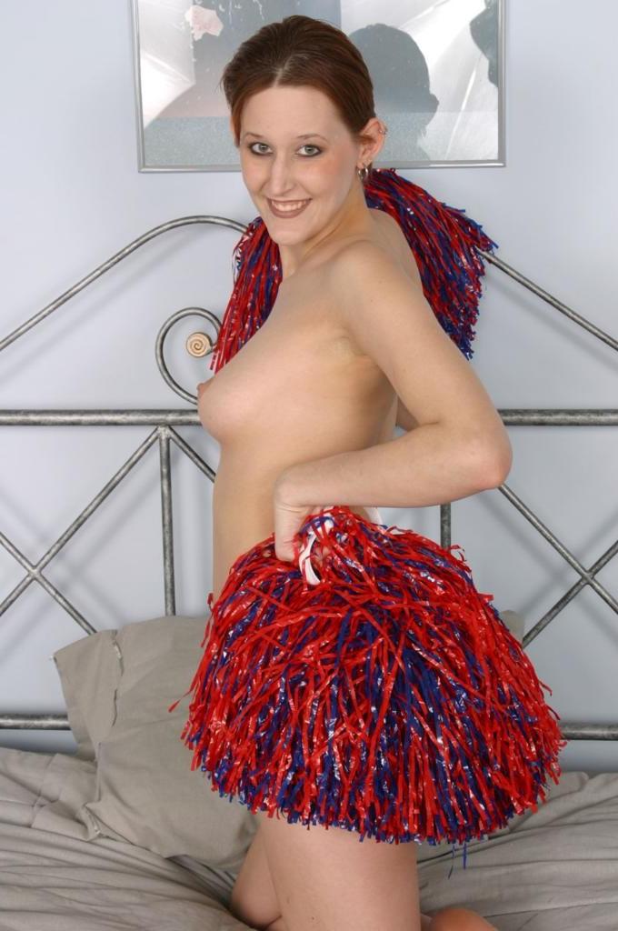 20P Horny cheerleader loves to stirptease while posing naked