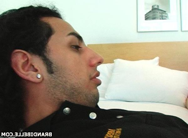 16P Jerking off a guy with a muffin