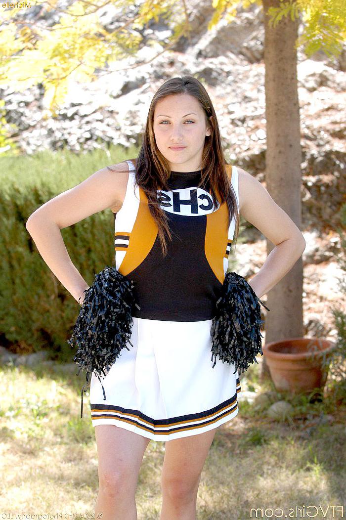 7P Cheerleader shows off how flexible she is