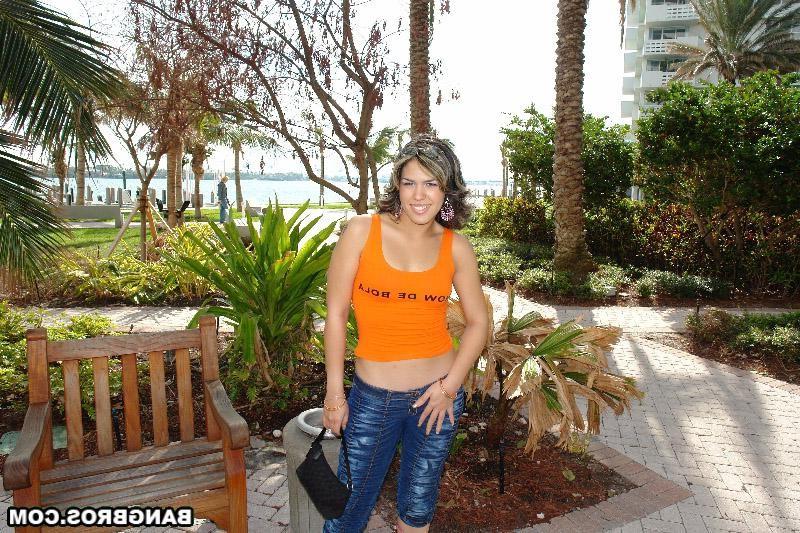 16P Betrügende MILF wird von einem riesigen Kerl richtig hart durchbohrt