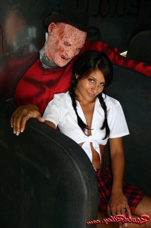 15P Dark haired beauty does a sexy strip show