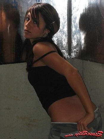 24P Brunette viewing spread wetspot in mirror