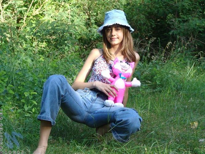 4P Teen shows tiny tits