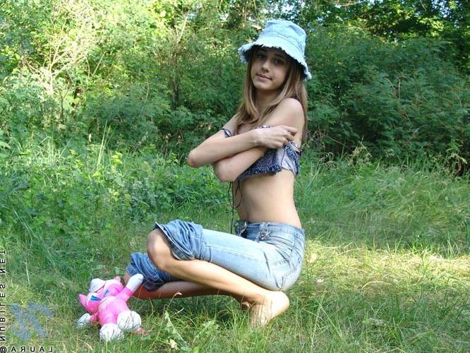 4P Teen shows tiny tits