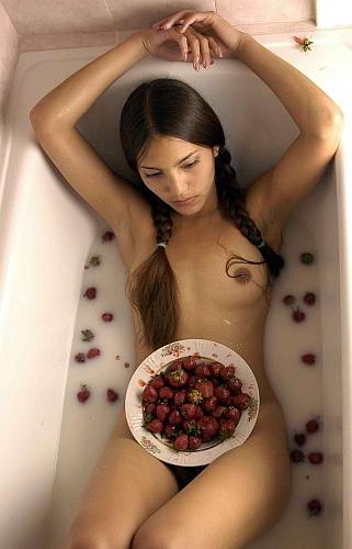 22P Brunette indian berry milk bath