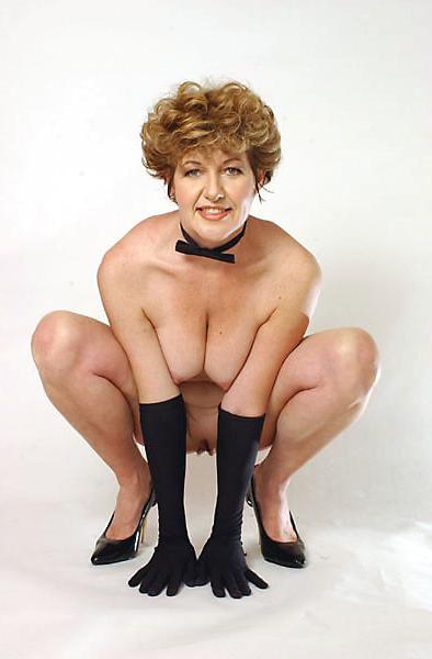 16P Short Haired Milf In Black Gloves Spreading Legs