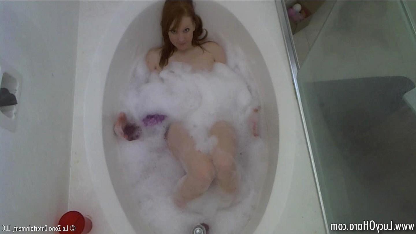 15P Busty redhead Lucy bathing