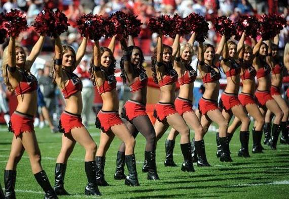 12P Hot Cheerleader Babes Shows Off Their Assests