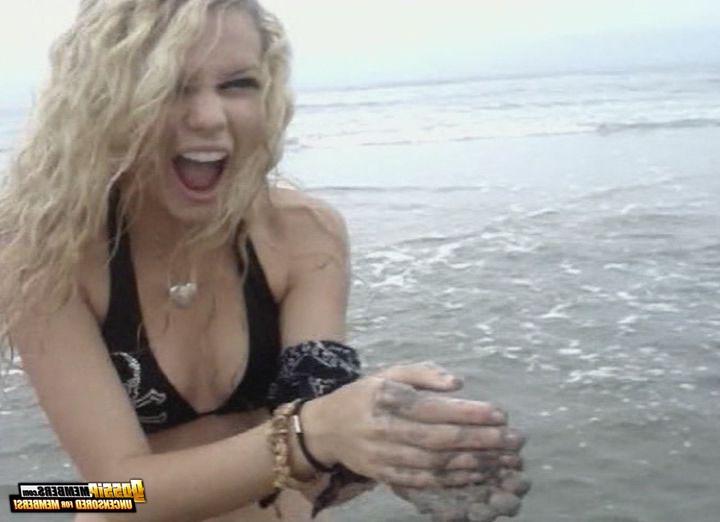 15P Taylor Swift posing sexy and slutty in glamorous and paparazzi photos