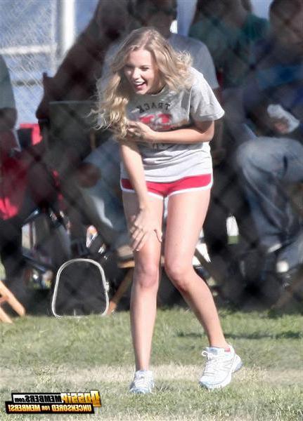 15P Taylor Swift posing sexy and slutty in glamorous and paparazzi photos