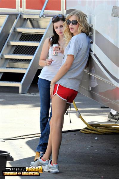 15P Taylor Swift posing sexy and slutty in glamorous and paparazzi photos