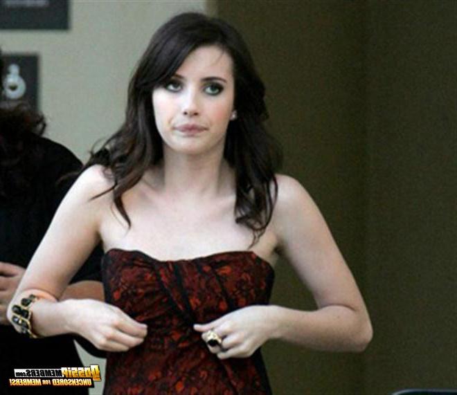15P Emma exposes her bobbies in fantasy photos