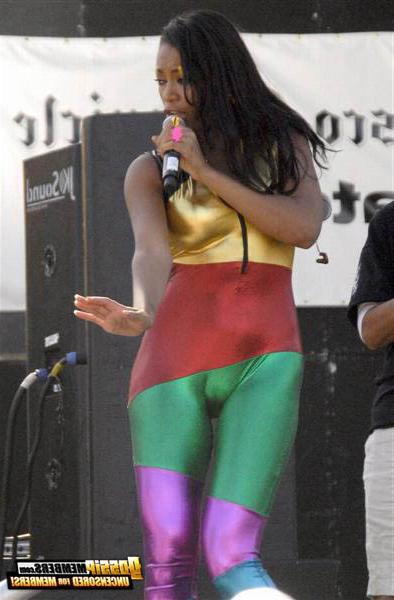 15P Solange Knowles posing sexy and slutty in glamorous and paparazzi photos