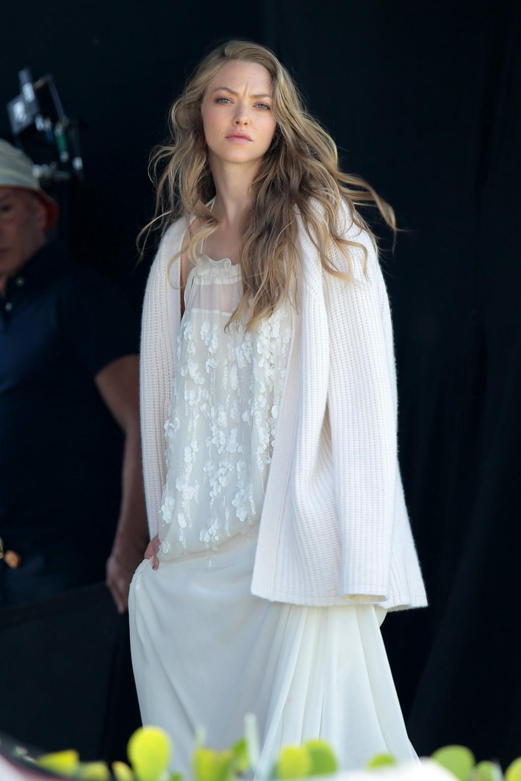 16P Amanda Seyfried showing boobs in white transparent nightie while filming video i