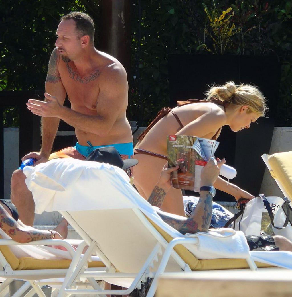 16P LeAnn Rimes showing ass in a brown thong bikini at the pool in Mexico