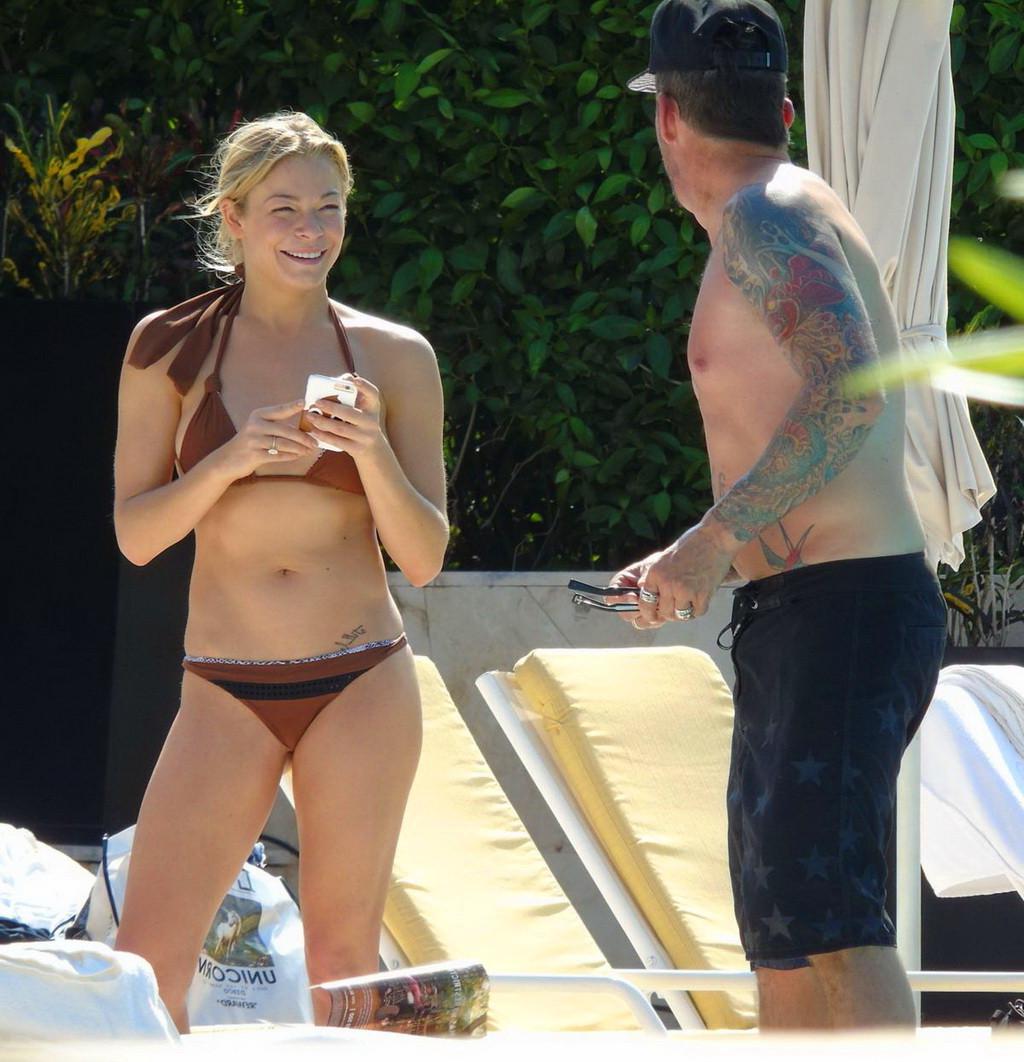 16P LeAnn Rimes showing ass in a brown thong bikini at the pool in Mexico