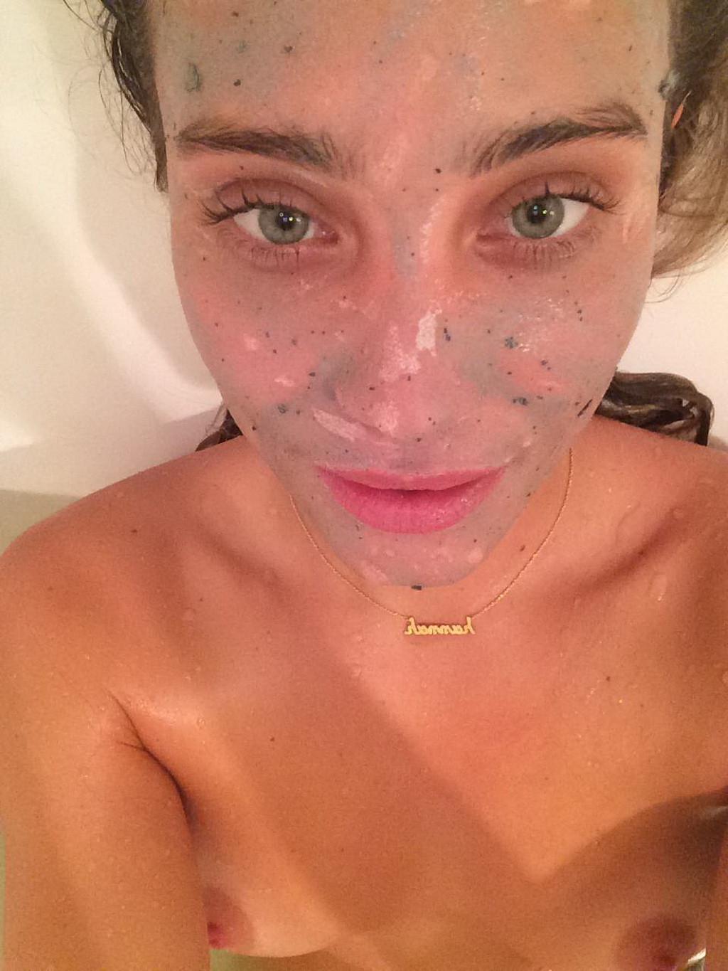 16P Hannah Davis stripping herself in front of mirror  leaked topless selfshoots