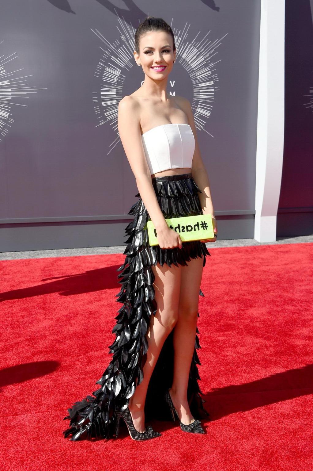 16P Victoria Justice wearing a tube top at the 2014 MTV Video Music Awards in Inglew