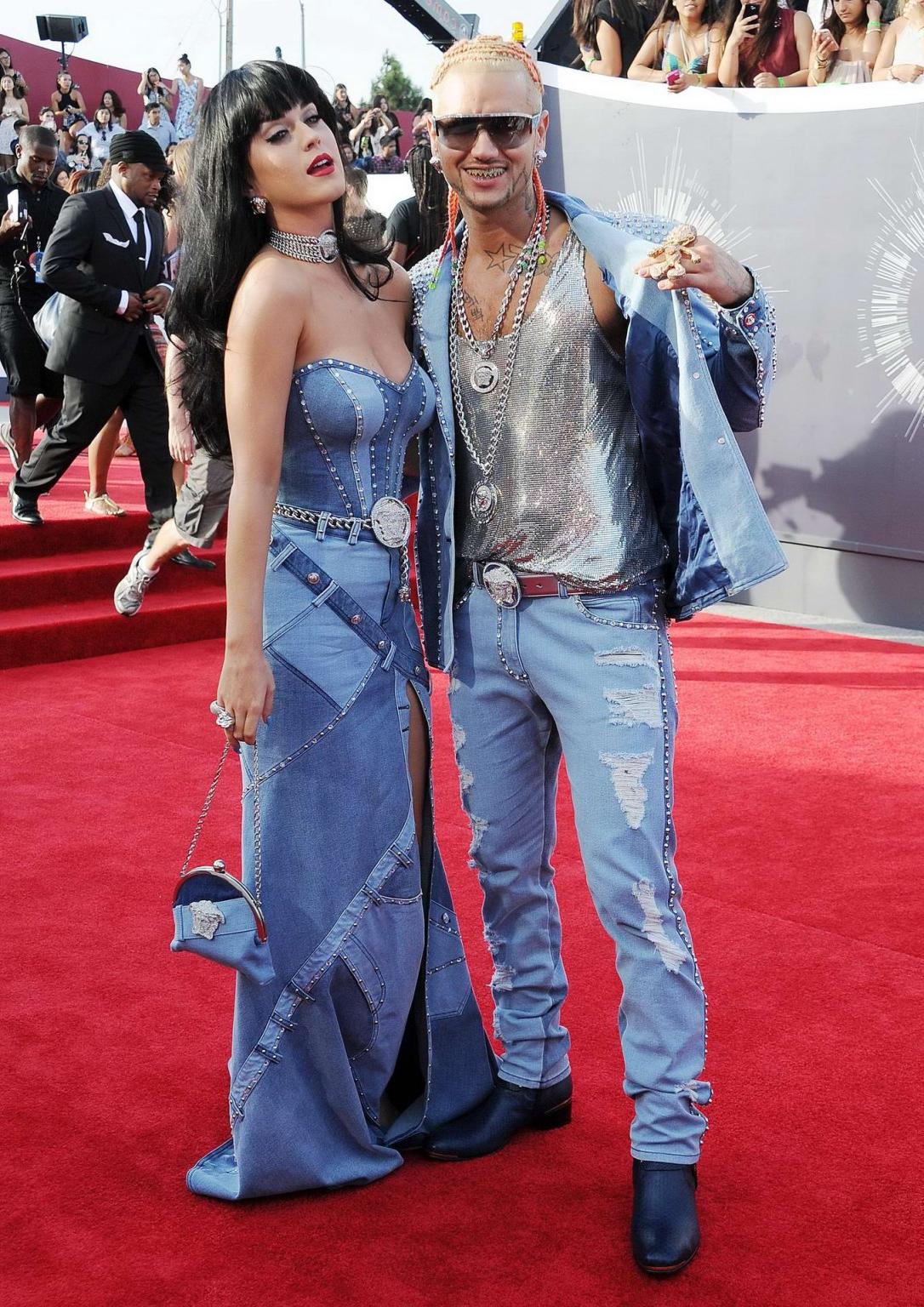 16P Katy Perry busty wearing a strapless dress at the 2014 MTV Video Music Awards in