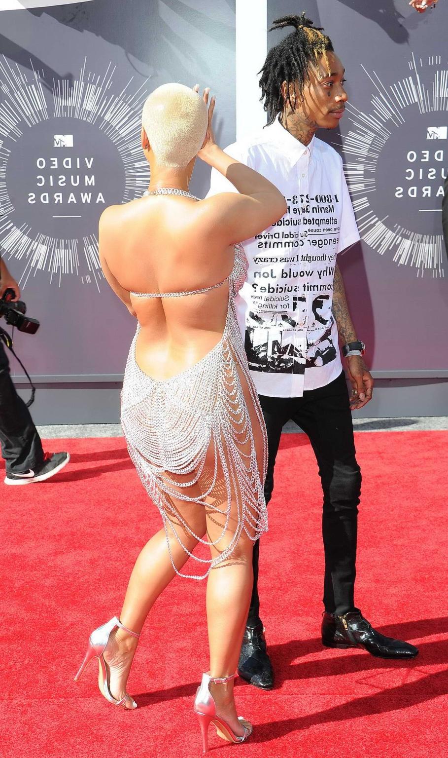 16P Curvy Amber Rose wearing a chain dress and a thong at the 2014 MTV Video Music A