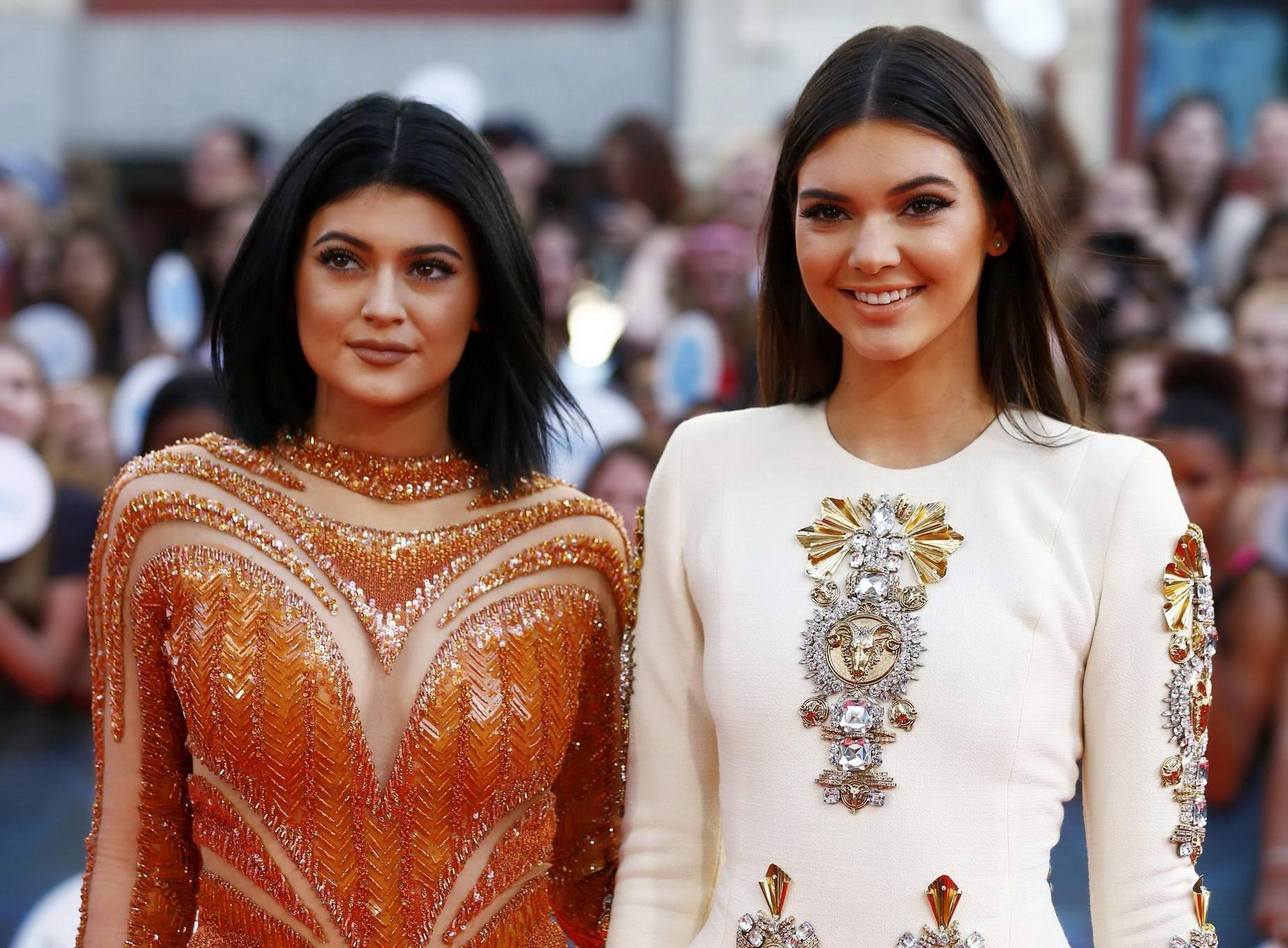 16P Kendall and Kylie Jenner braless and pantyless at MuchMusic Video Awards in Toro